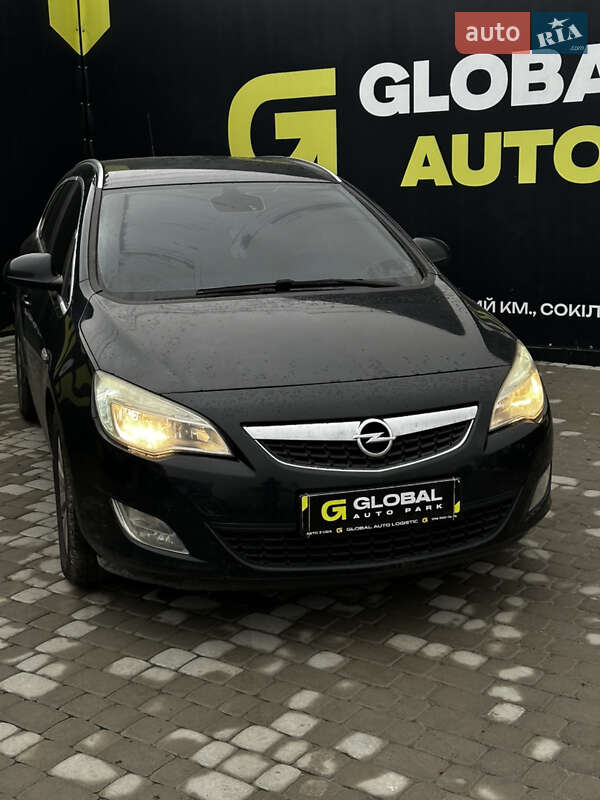 Універсал Opel Astra 2011 в Львові