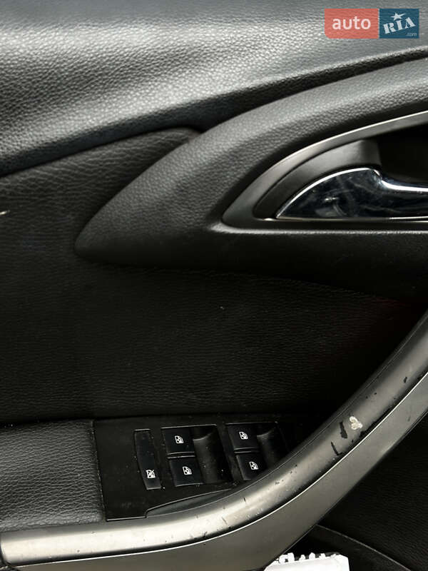 Універсал Opel Astra 2011 в Львові