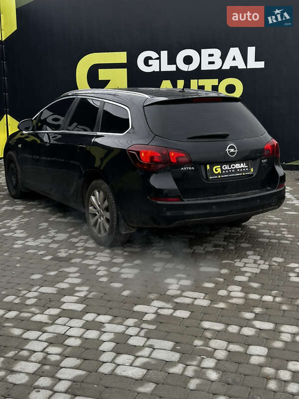 Універсал Opel Astra 2011 в Львові