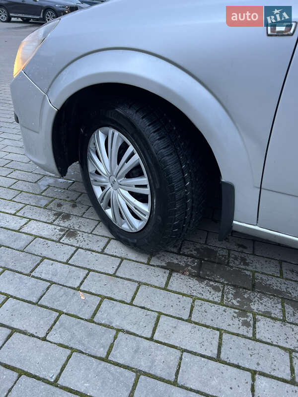 Хэтчбек Opel Astra 2006 в Ровно