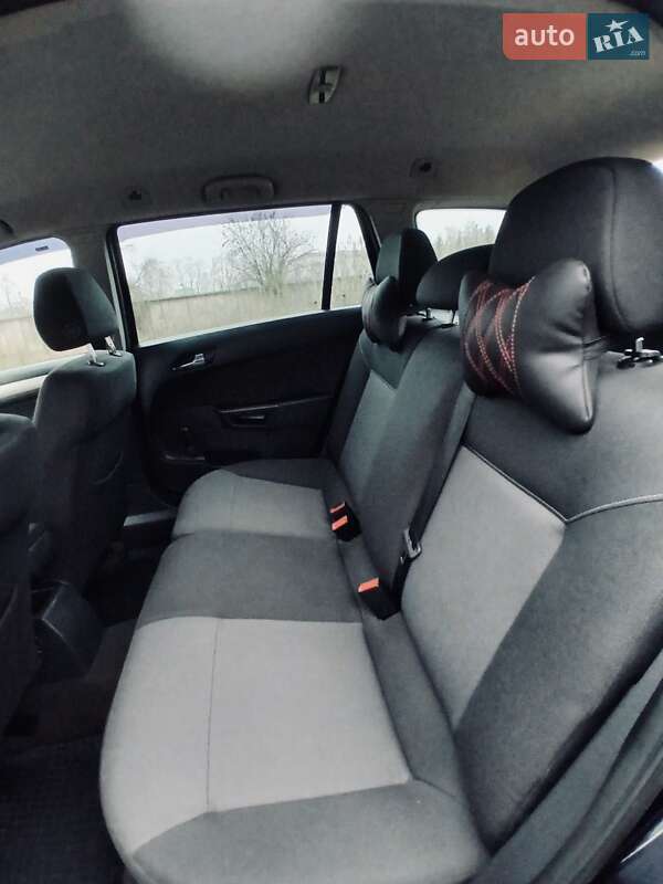 Универсал Opel Astra 2008 в Ромнах