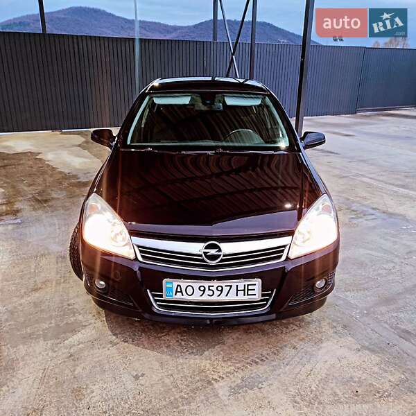 Хетчбек Opel Astra 2009 в Ужгороді