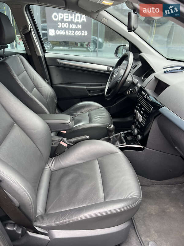 Универсал Opel Astra 2010 в Луцке