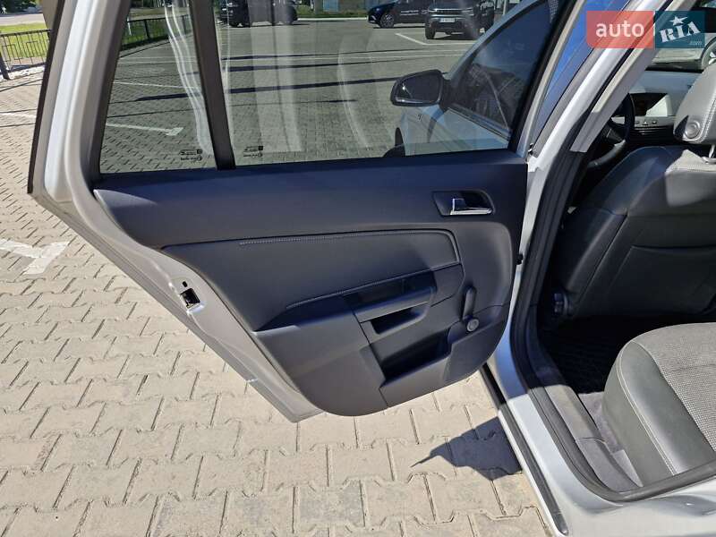 Универсал Opel Astra 2006 в Сумах