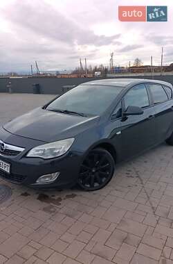 Хэтчбек Opel Astra 2011 в Калуше