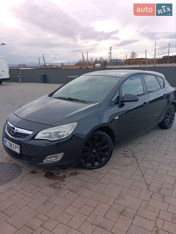 Opel Astra 2011