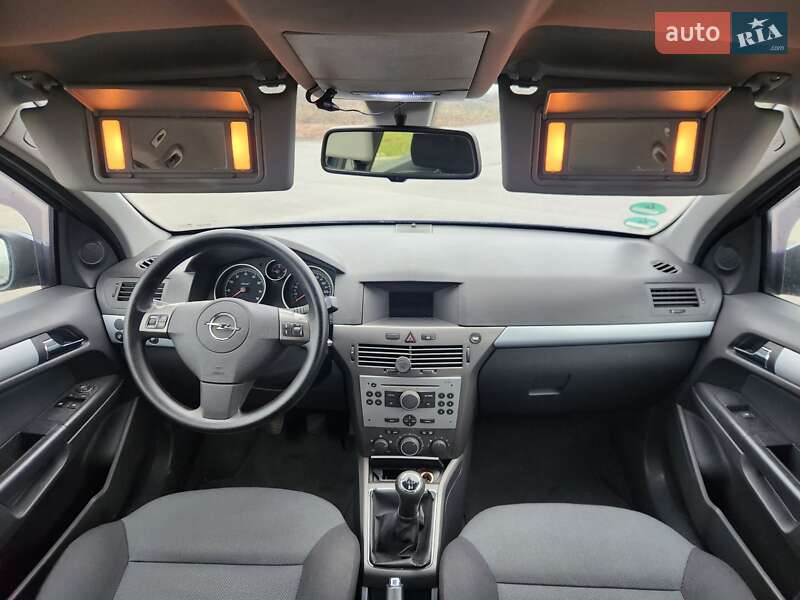 Универсал Opel Astra 2006 в Полтаве