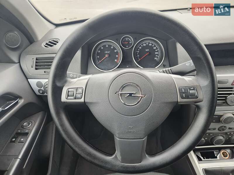 Универсал Opel Astra 2006 в Полтаве