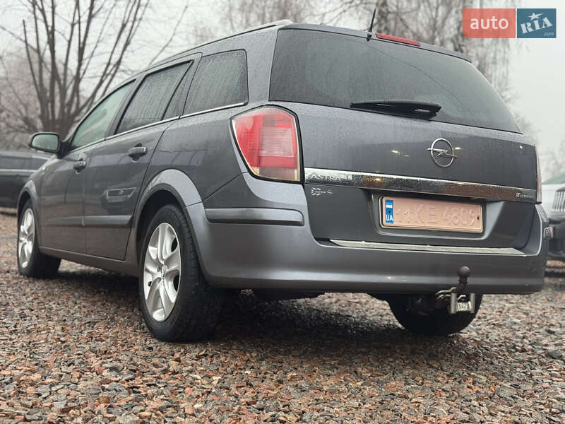 Універсал Opel Astra 2006 в Лубнах