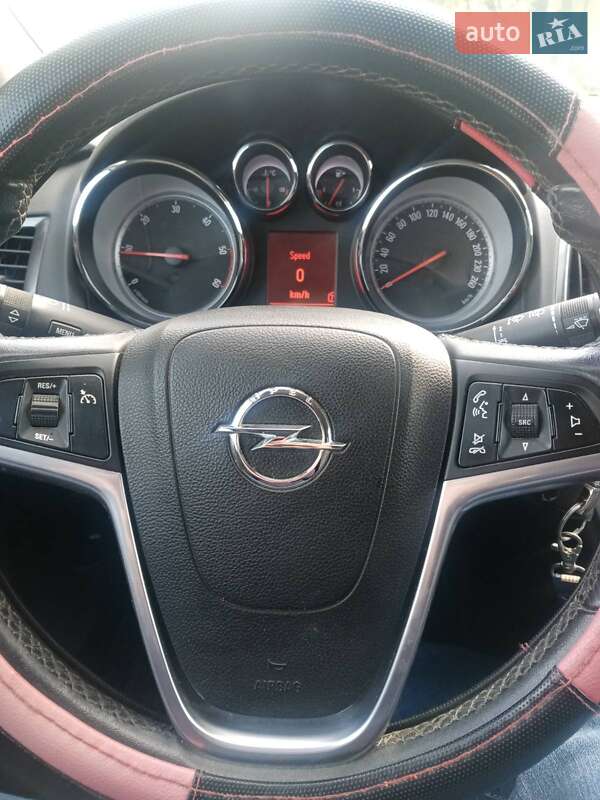 Универсал Opel Astra 2011 в Черновцах