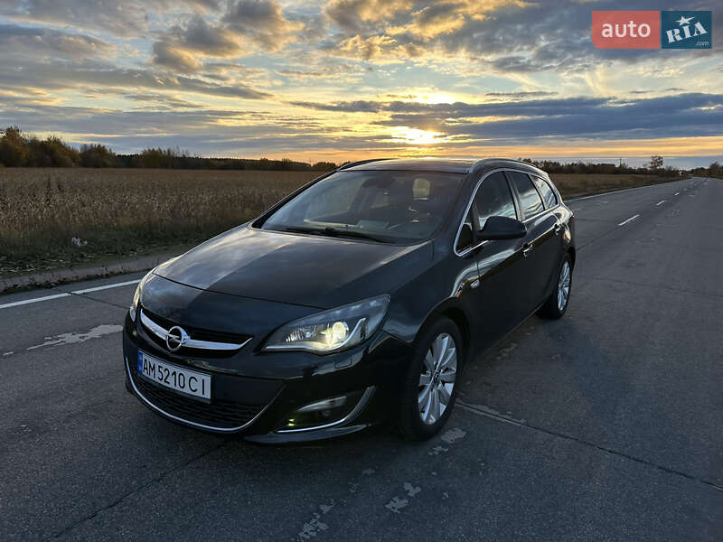 Універсал Opel Astra 2013 в Житомирі