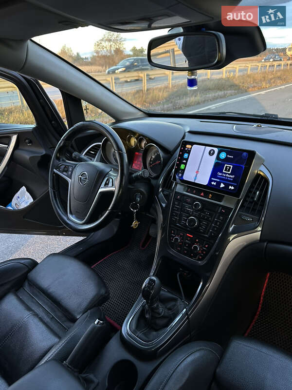 Універсал Opel Astra 2013 в Житомирі