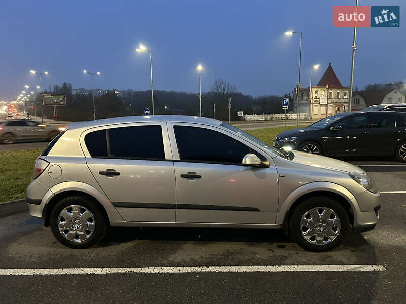 Хэтчбек Opel Astra 2005 в Виннице