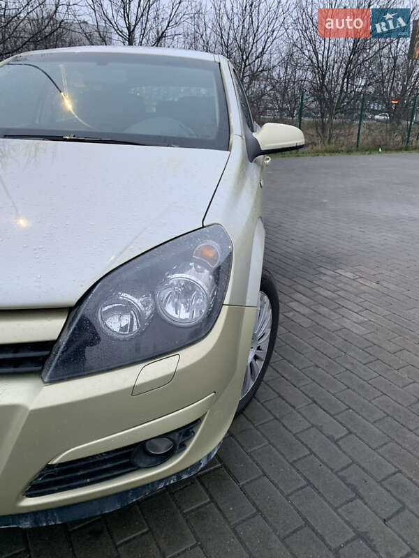 Хэтчбек Opel Astra 2004 в Виннице