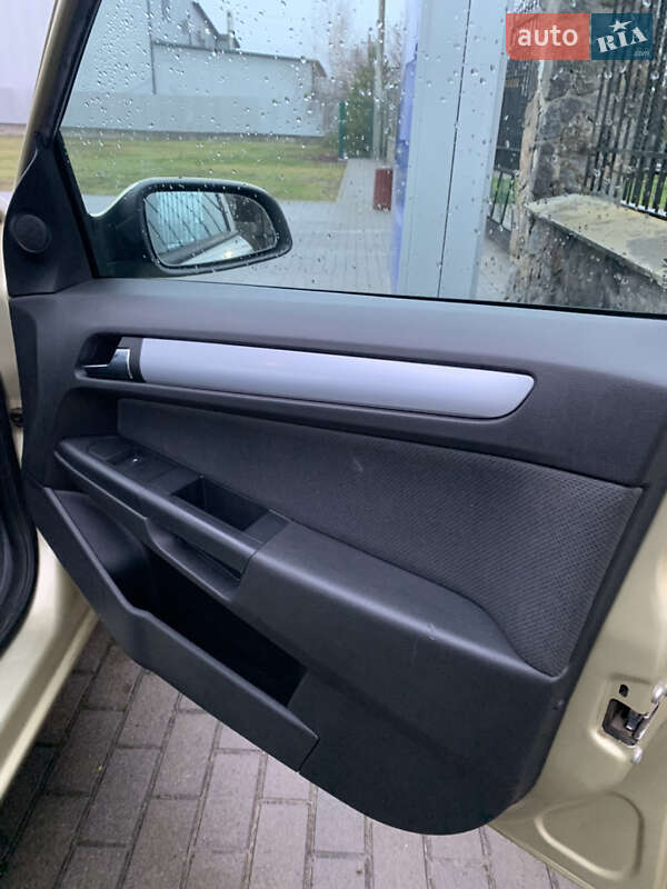 Хэтчбек Opel Astra 2004 в Виннице