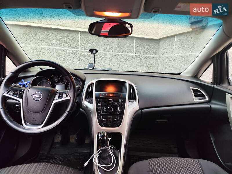 Універсал Opel Astra 2011 в Бродах