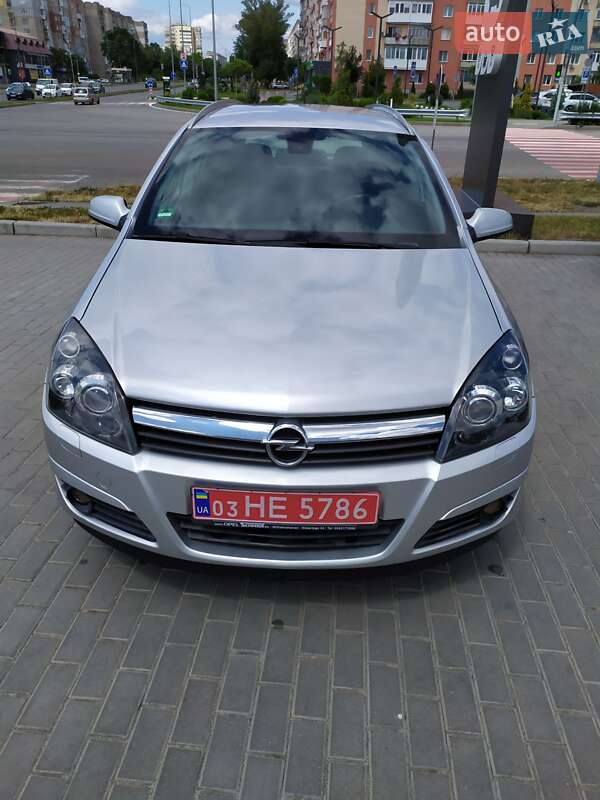 Універсал Opel Astra 2005 в Самборі