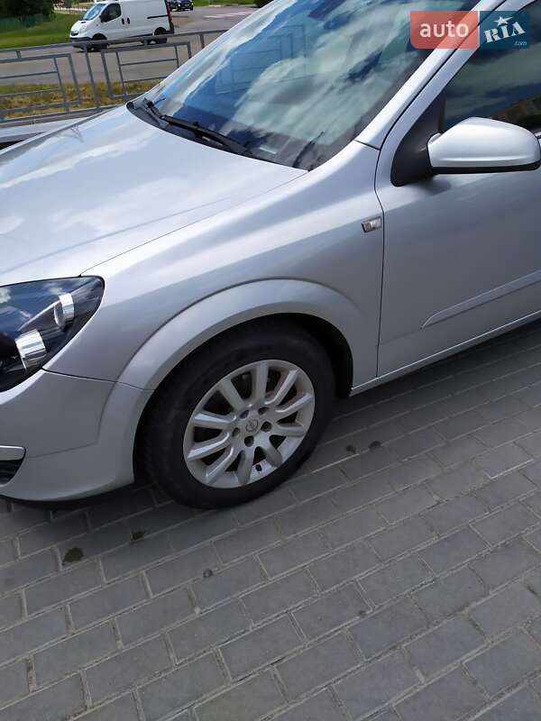 Універсал Opel Astra 2005 в Самборі