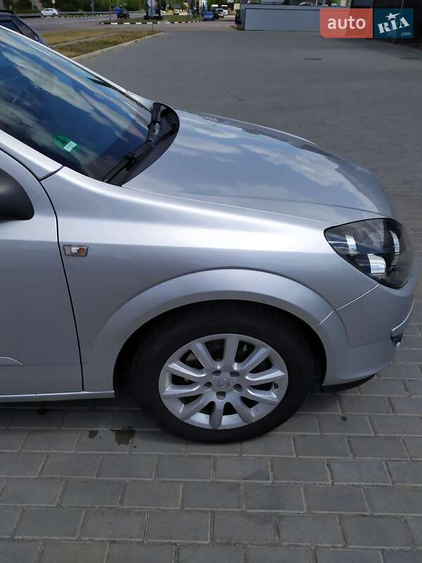 Універсал Opel Astra 2005 в Самборі