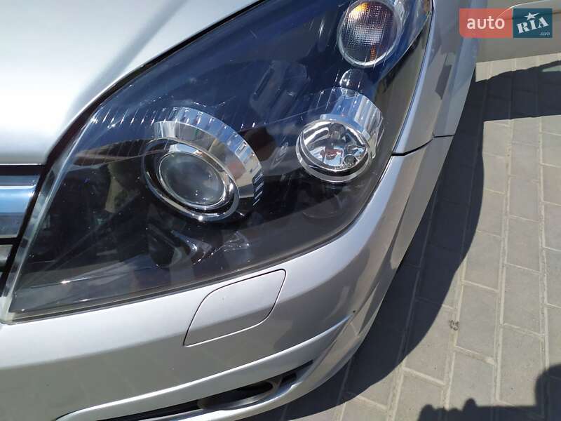 Універсал Opel Astra 2005 в Самборі