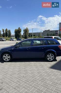 Універсал Opel Astra 2011 в Кам'янець-Подільському