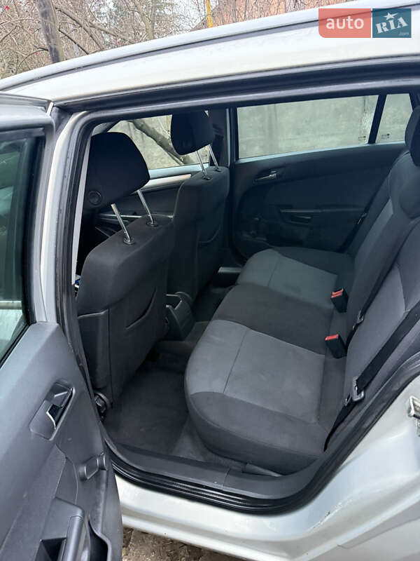 Универсал Opel Astra 2006 в Черновцах