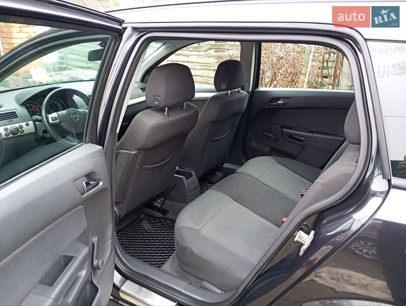 Универсал Opel Astra 2007 в Новой Ушице