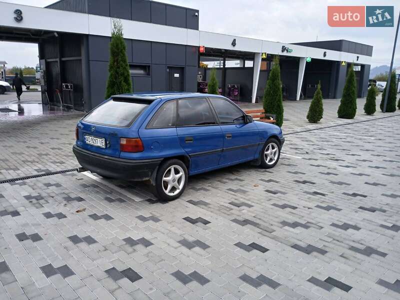 Хэтчбек Opel Astra 1993 в Тячеве фото 2 Хэтчбек Opel Astra 1993 в Тячеве