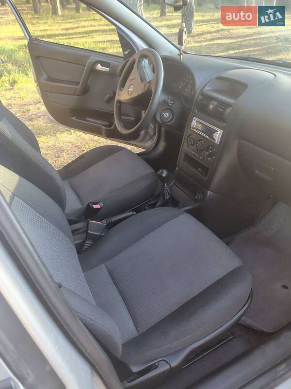 Седан Opel Astra 2005 в Сумах