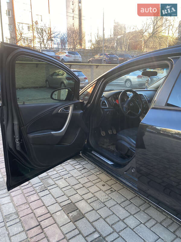 Універсал Opel Astra 2012 в Тернополі