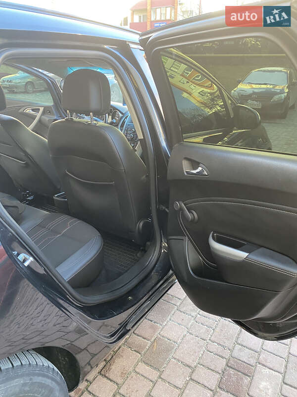 Універсал Opel Astra 2012 в Тернополі