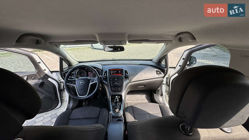 Универсал Opel Astra 2014 в Ивано-Франковске