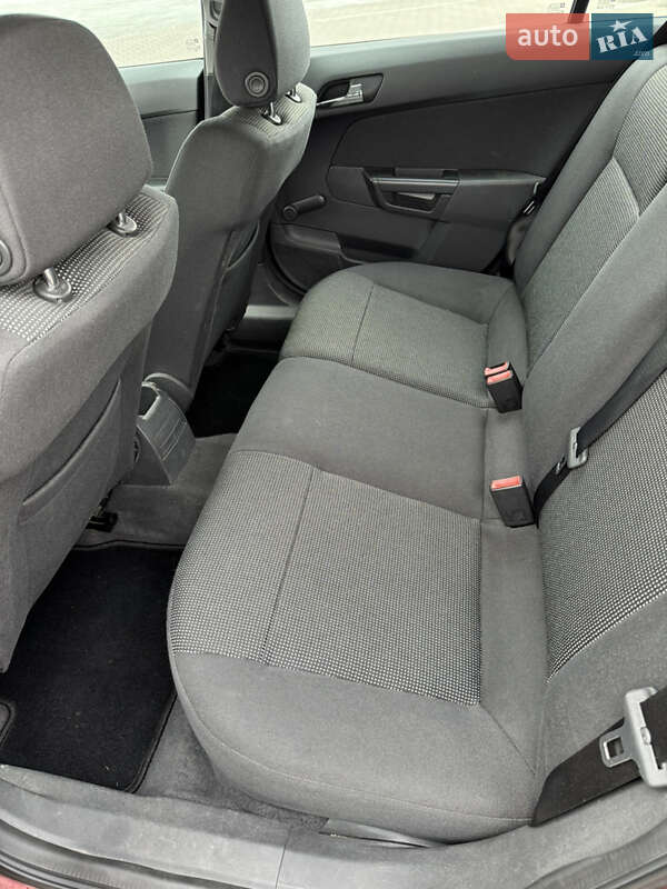 Універсал Opel Astra 2006 в Нововолинську