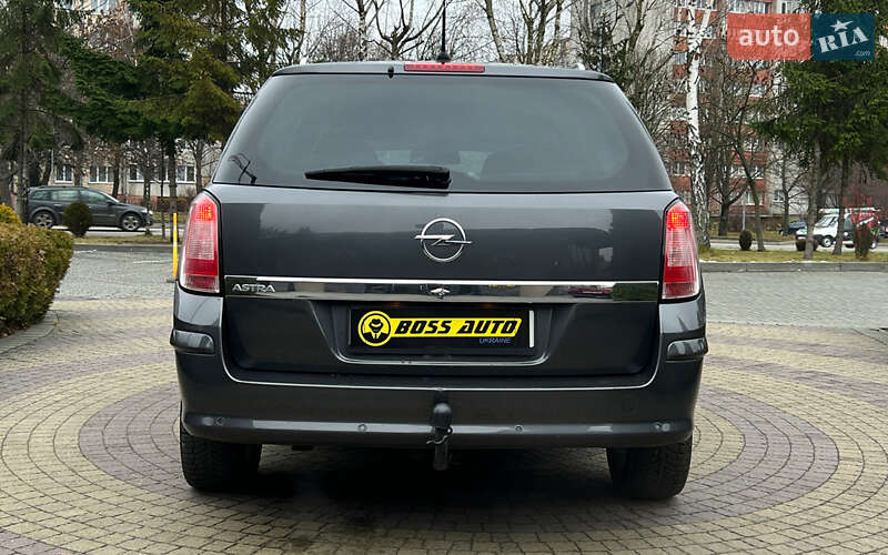 Універсал Opel Astra 2010 в Львові