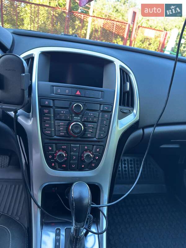 Универсал Opel Astra 2011 в Ровно