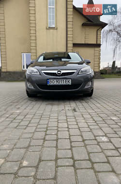Универсал Opel Astra 2012 в Кременце