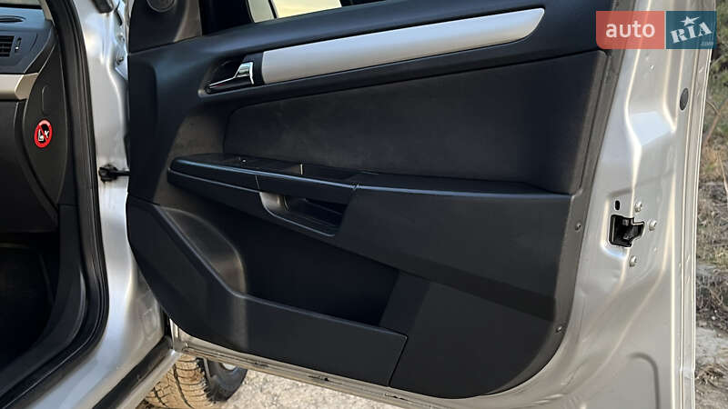 Седан Opel Astra 2008 в Ужгороде