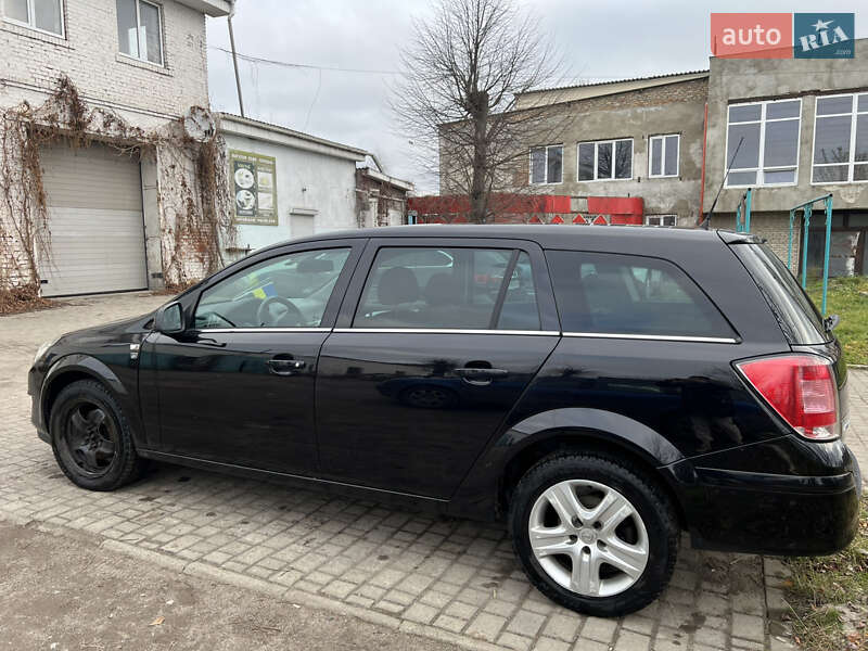 Универсал Opel Astra 2010 в Луцке