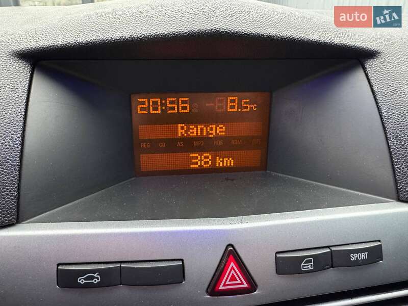 Седан Opel Astra 2012 в Киеве фото 25 Седан Opel Astra 2012 в Киеве