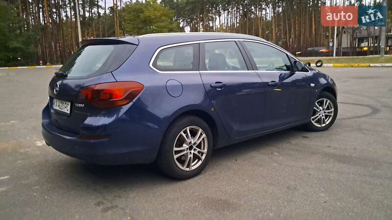 Универсал Opel Astra 2012 в Ирпене