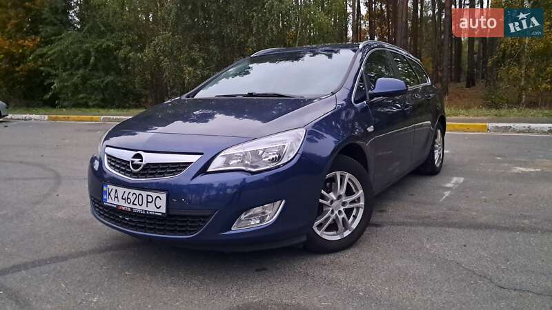 Универсал Opel Astra 2012 в Ирпене