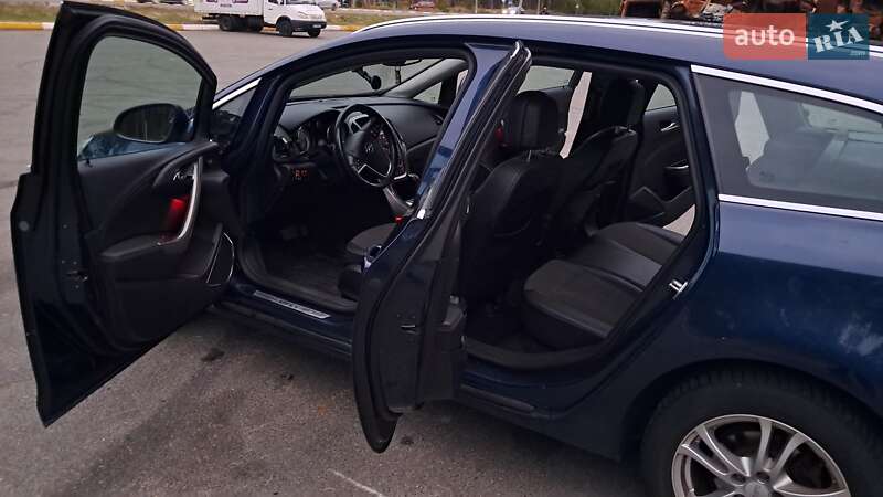 Универсал Opel Astra 2012 в Ирпене