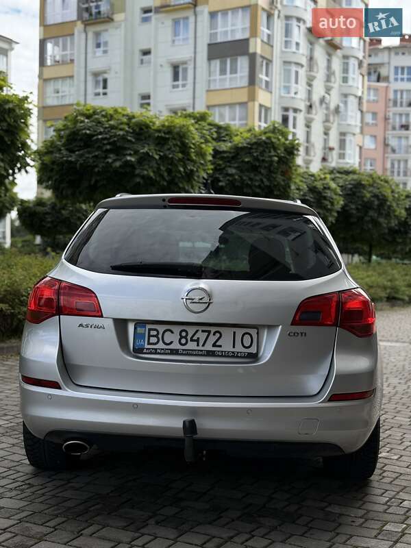 Універсал Opel Astra 2011 в Івано-Франківську