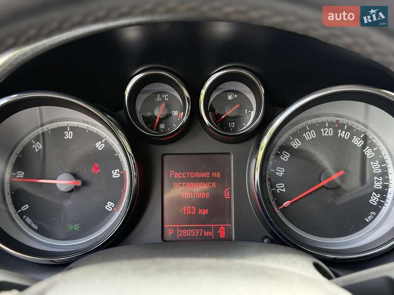 Універсал Opel Astra 2011 в Івано-Франківську