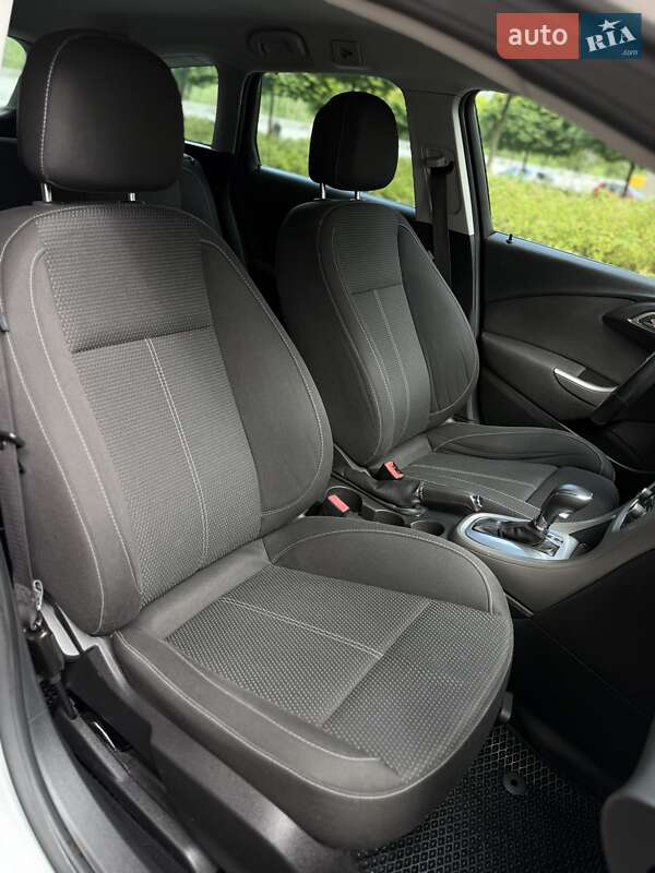 Універсал Opel Astra 2011 в Івано-Франківську