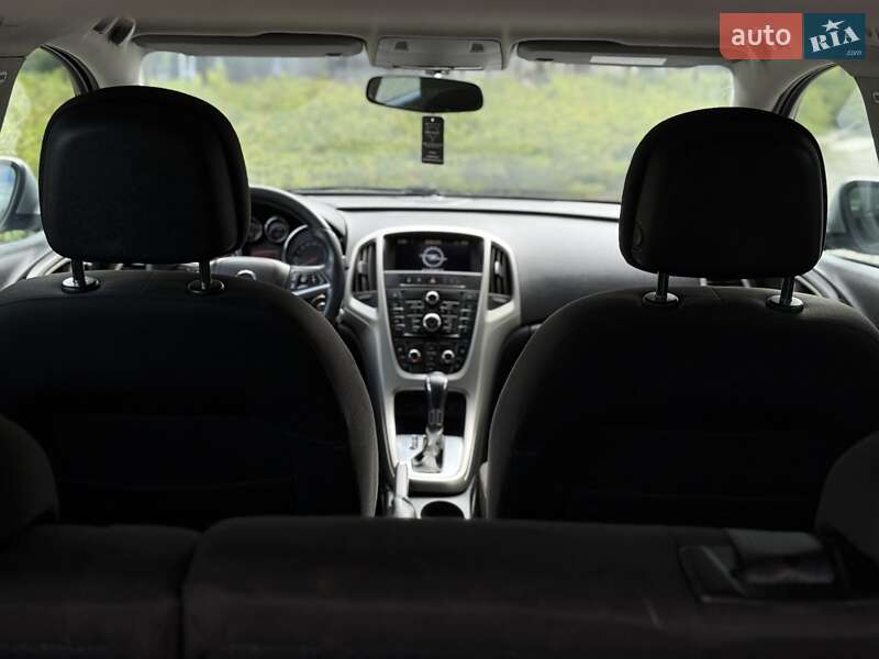 Універсал Opel Astra 2011 в Івано-Франківську