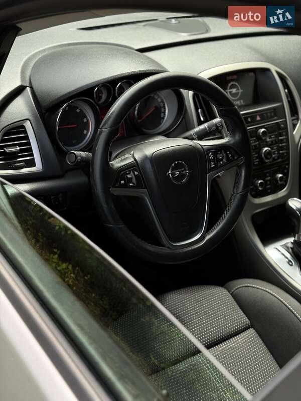 Універсал Opel Astra 2011 в Івано-Франківську