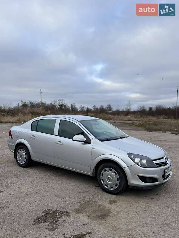 Opel Astra 2012 Opel Astra 2012