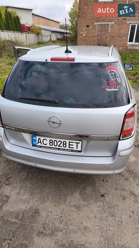 Універсал Opel Astra 2009 в Луцьку