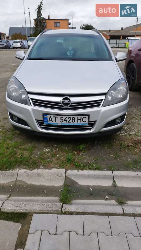 Універсал Opel Astra 2013 в Снятині
